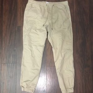 Men’s medium Khaki Jogger Fit, GAP